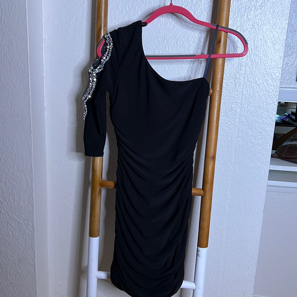 Asymmetrical dress! Perfect for a night out